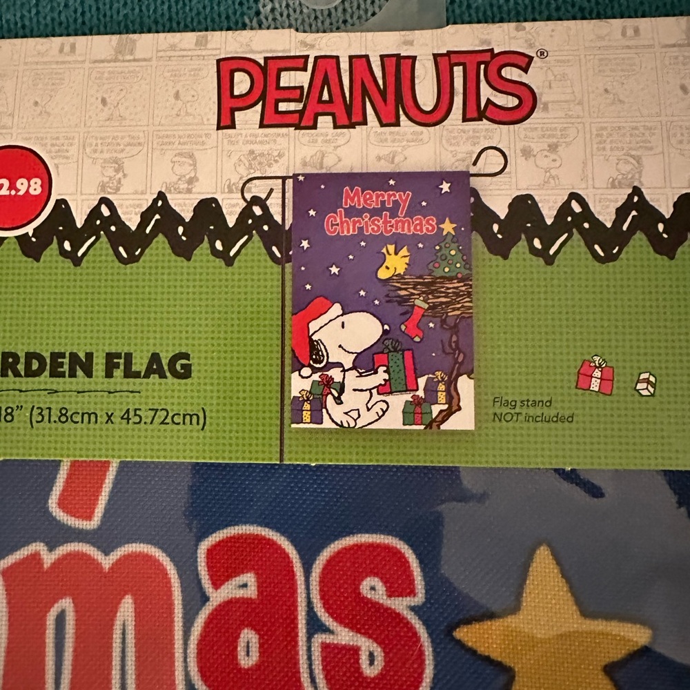 Peanuts Festive Christmas Flag with Snoopy and Gifts